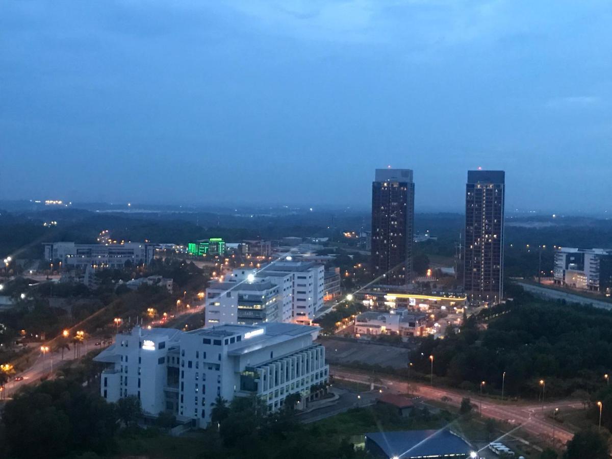 Cybersquare Lakeview With Netflix And Disney Hotstar Cyberjaya Exterior foto